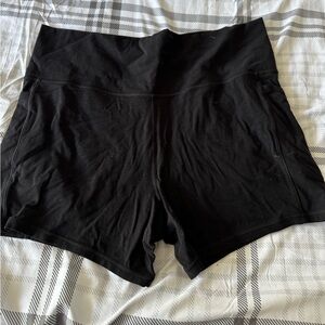 Athleta Salutation hidden pocket 5”